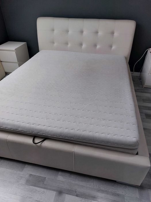 Łóżko tapicerowane, biała ekoskóra 160x200