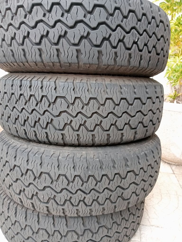 Pneus sub ou jeep 4x4