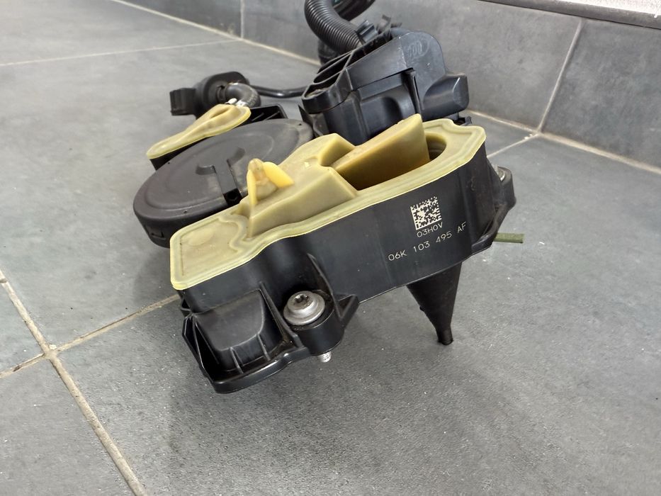 Сепаратор оливний Audi A4 B9 масловідділювач Ауді А4 Б9 КГВТ 2.0 tfsi