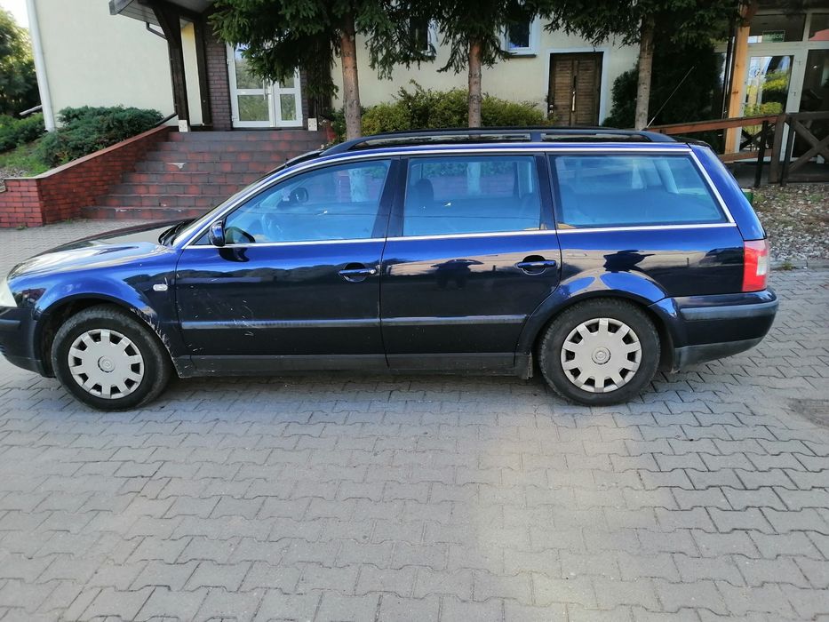 Sprzedam VW Passat b5 1.6 102km 2001r.Stan bdb.Klima.2 komplety opon.