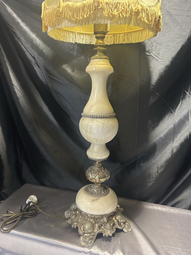 Lampa stołowa z marmuru i mosiądzu – klasyczna – wys. 82 cm z abażurem