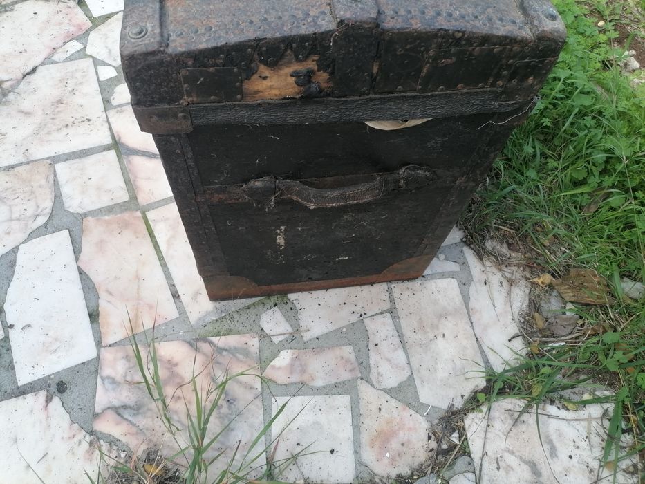 Arca antiga em madeira