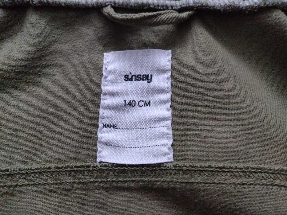 Коттоновая куртка Sinsay р. 140 зеленого цвета с капюшоном.