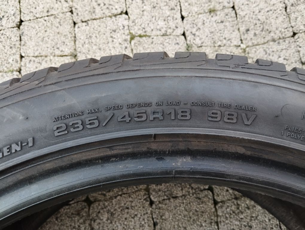 Opony Goodyear Ultra grip 235/45R18 98V zima kpl