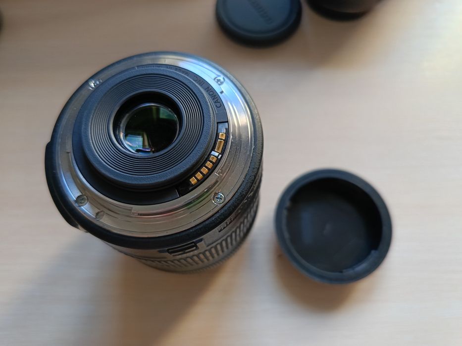 універсальний об'єктив Canon EF-S 18-135 mm f/3.5-5.6 IS STM