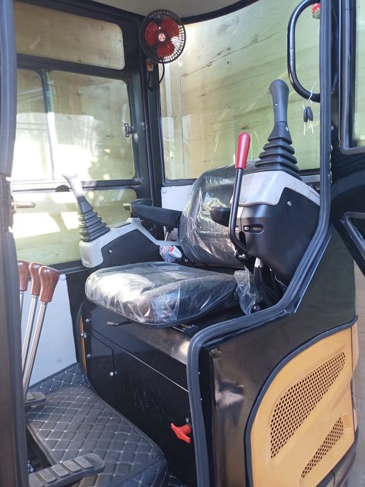 Mini escavadora 1.8 ton com vários acessórios