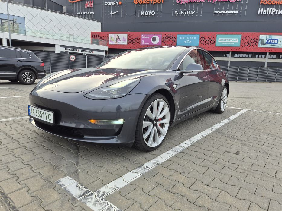 Продам Tesla Model 3