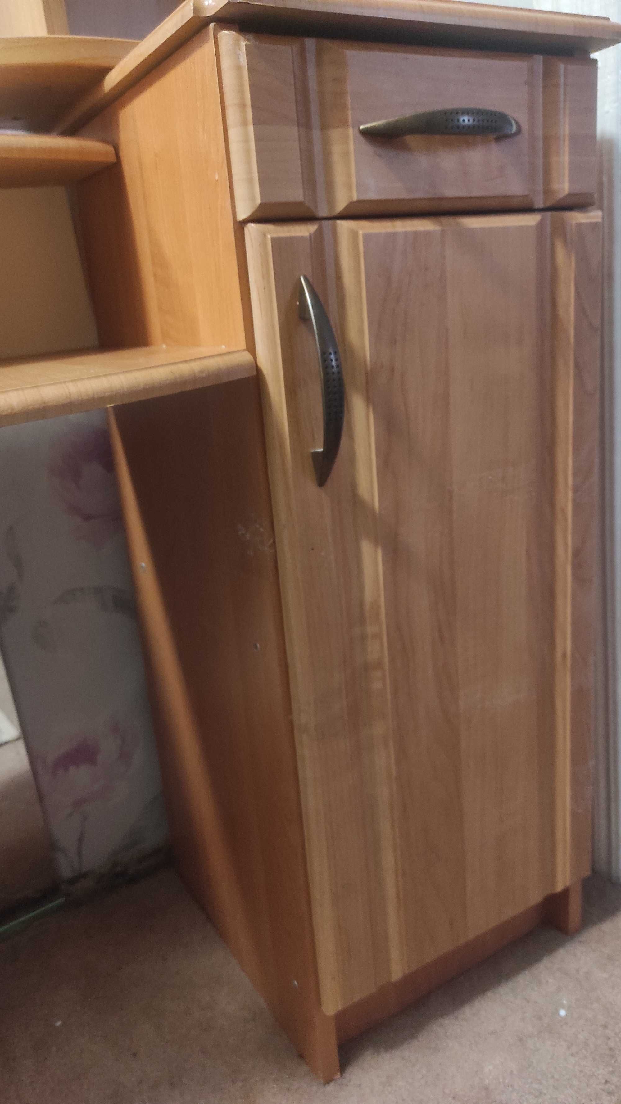 Продам трюмо срочно