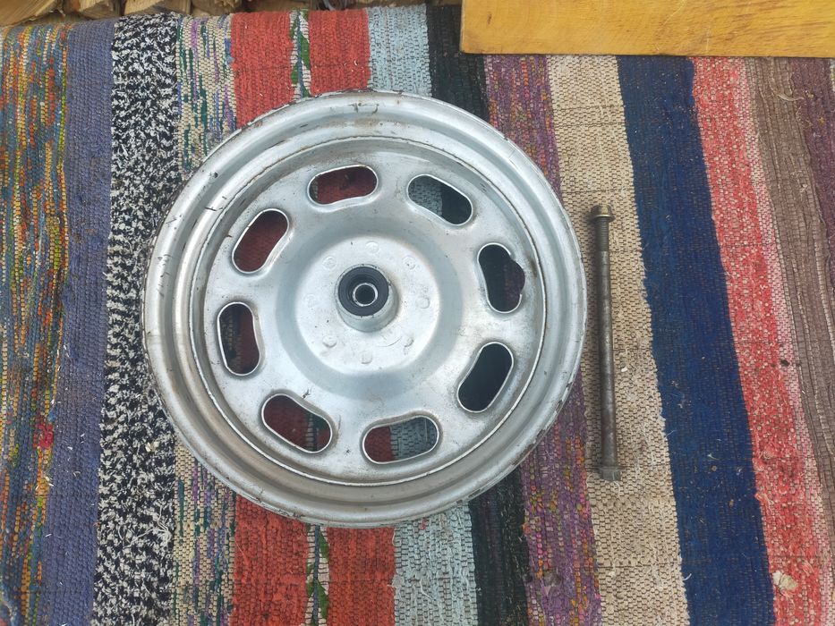 Колеса на скутер r10 та r12. Резина та диски . Моторозборка. Запчаст.