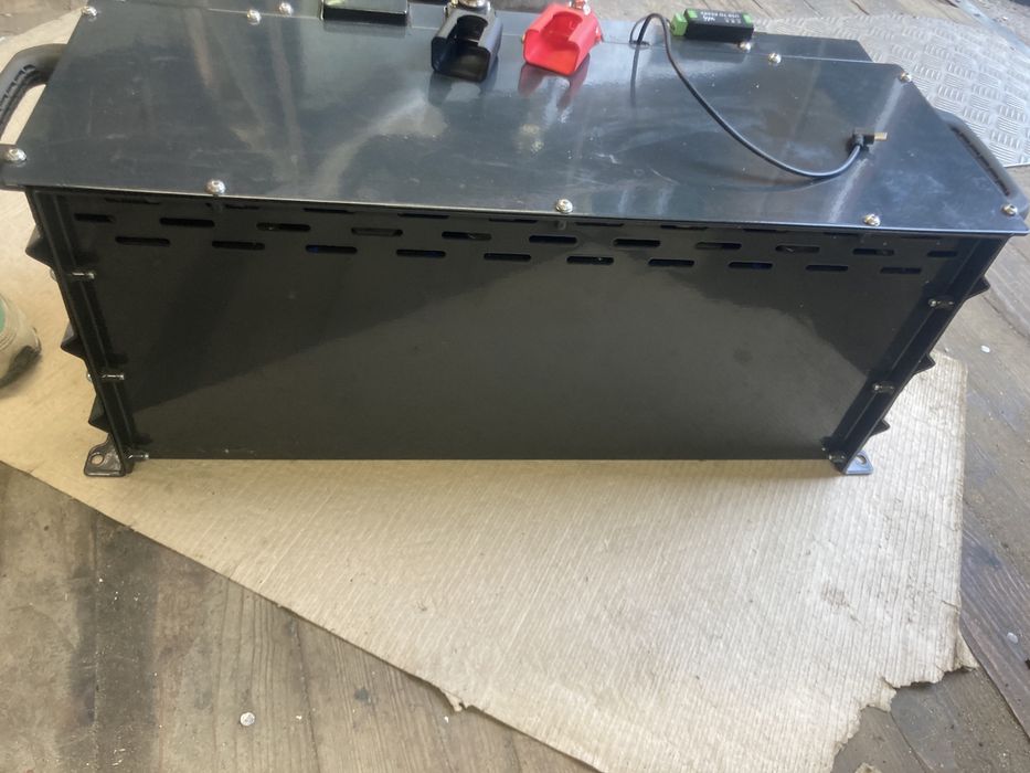 Ящик для акумуляторів