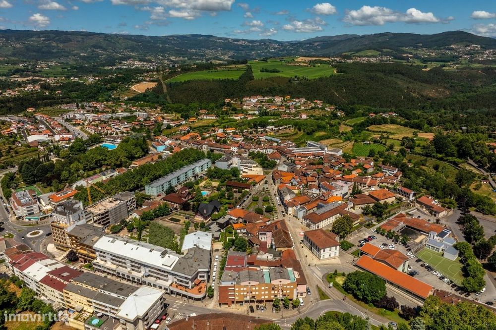 Viva o Sonho num Apartamento T2 Renascido, com Terraço Incomparável e