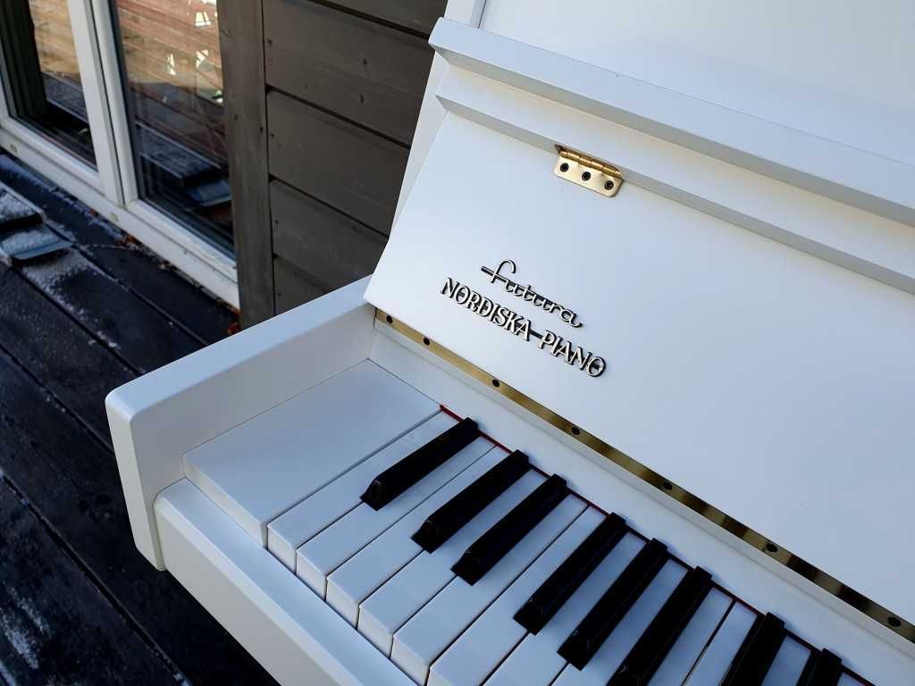 Pianino Nordiska Futura 106,5cm mech. LANGER 1974r BIAŁY MATOWY