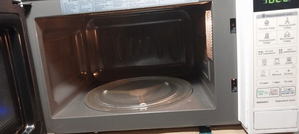 Мікрохвильова піч LG MH6043DAC