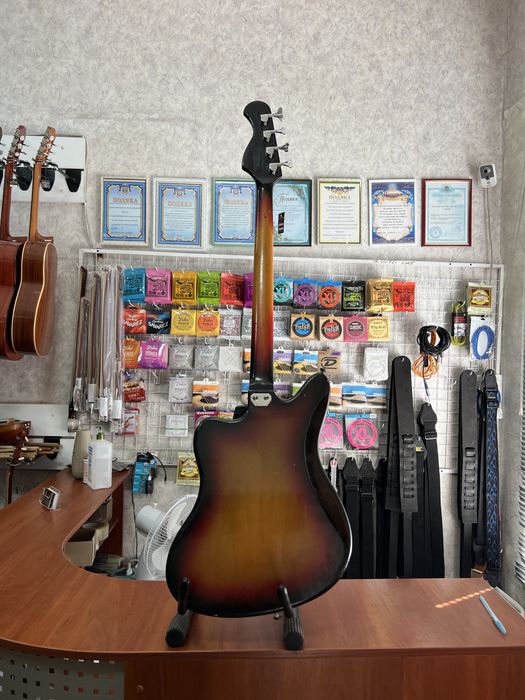 Німецька Бас Гітара Musima de Luxe 25. Нові струни і нові Кілки