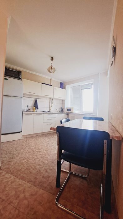 Центр, біля Будинку Торгівлі, 1к.подобово, почасово світло є завжди