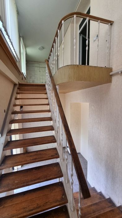 Продам  3 кімнатну квартиру центр окремий вхід 90 м.кв.