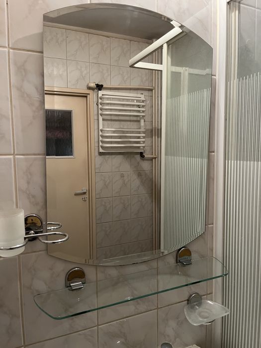 Lustro do lazienki ze szklana podporka