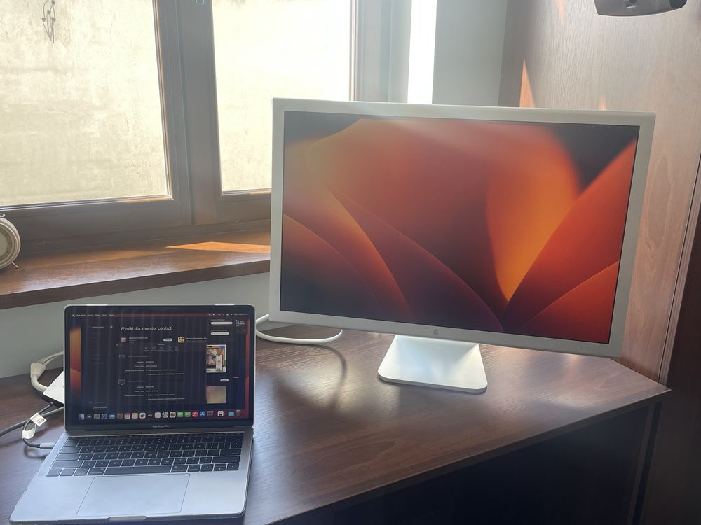 Apple Cinema Monitor 30” matowy USB -C