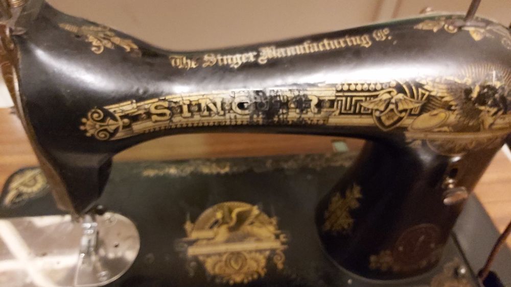 Máquina custura SINGER vintage a trabalhar e afinada