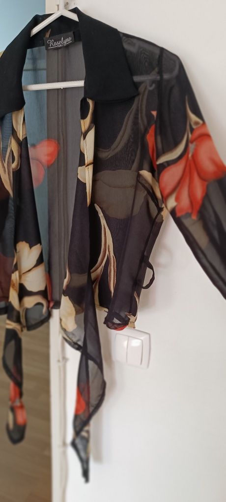 Camisa traçada e estampada. Usada. Tamanho S