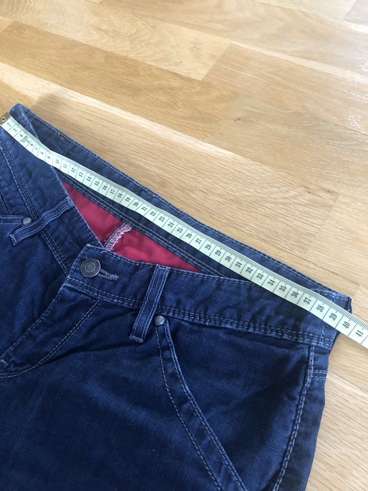 Levi’s spodnie jeansowe krótkie do kolan