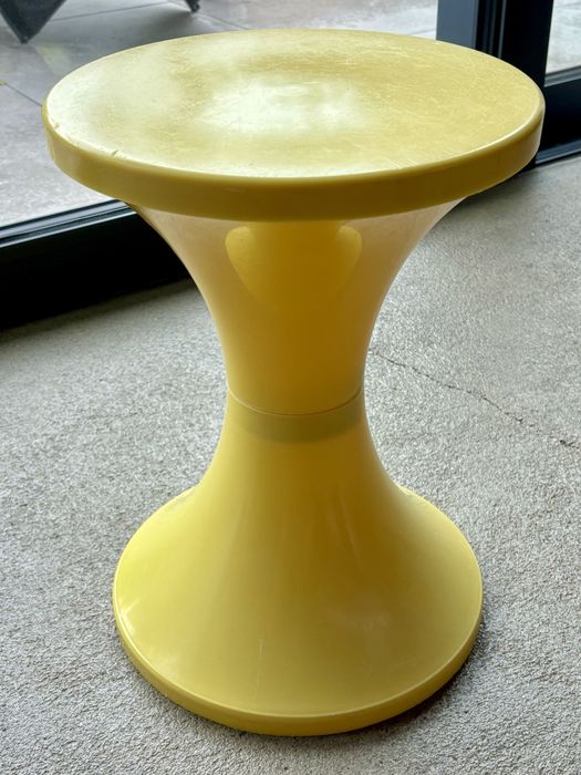 Plastikowy Żółty Taboret PRL Stołek Tam Tam Space Age Design 1970te