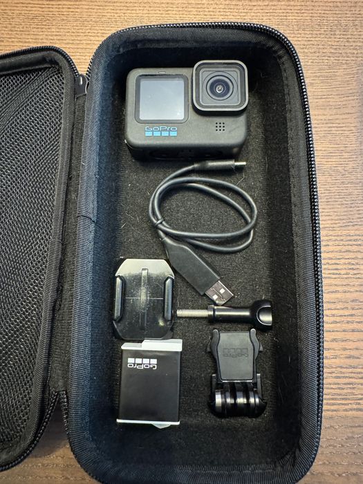 GoPro HERO11 Black + (etui, bateria, mocowania) – stan bardzo dobry