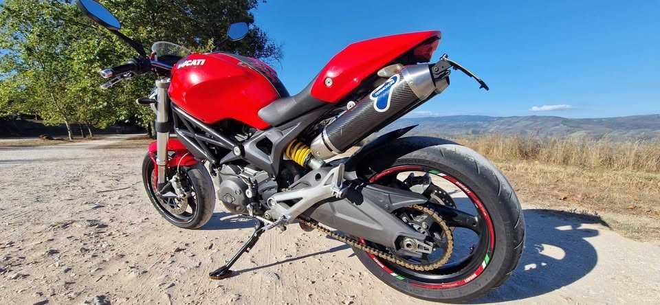 Ducati Monster 696