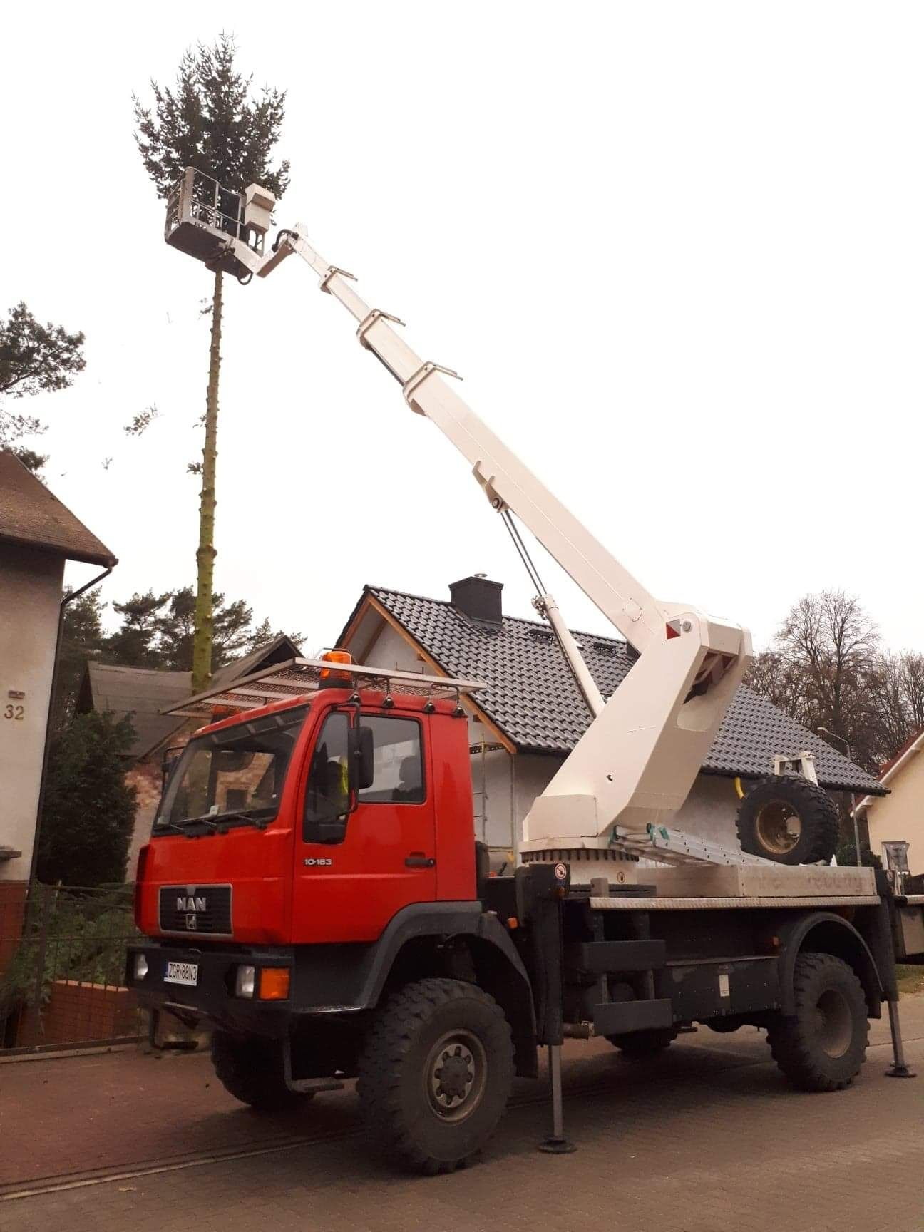 Podnośnik koszowy 4x4 wycinka drzew Gryfino Chojna Szczecin Stargard