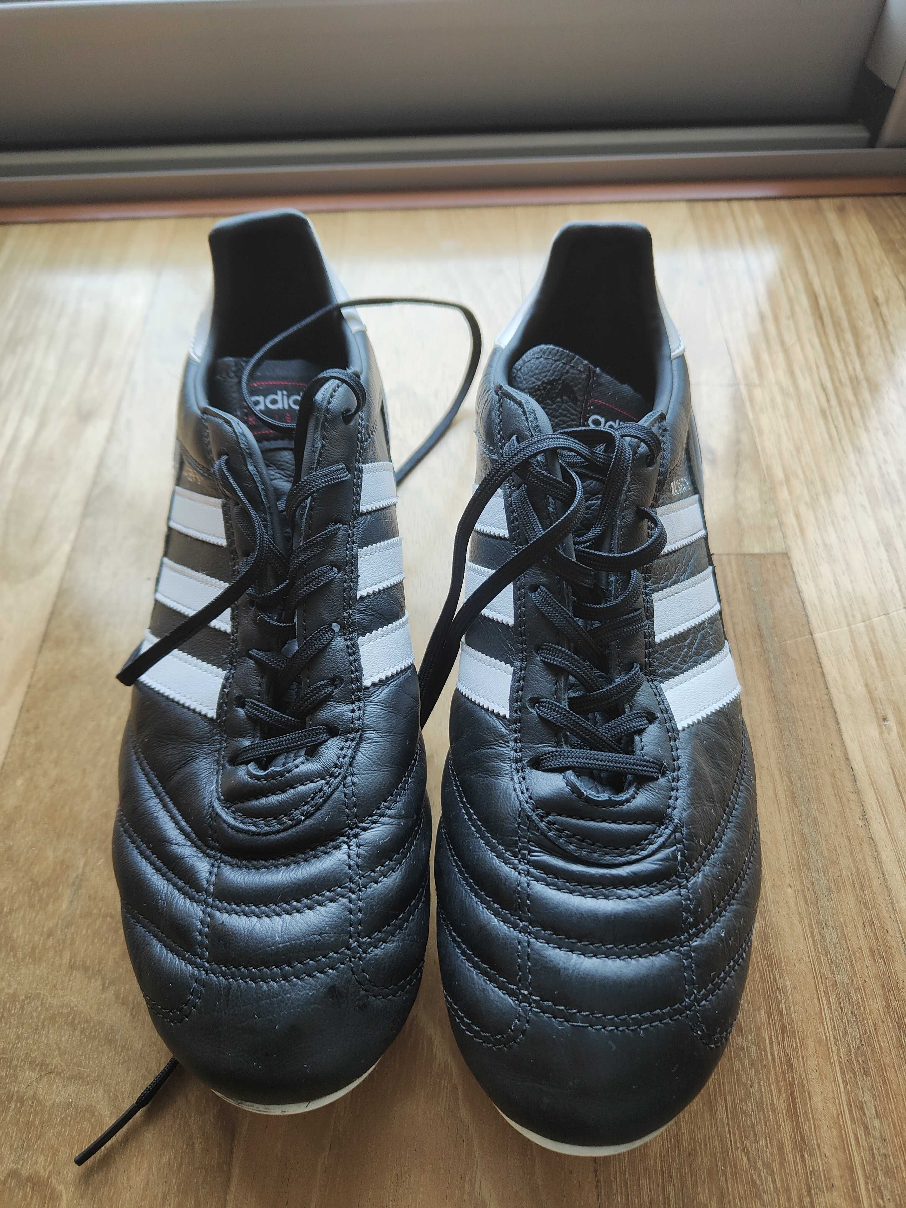 Chuteiras de Futebol - Adidas (Relva ou sintético)