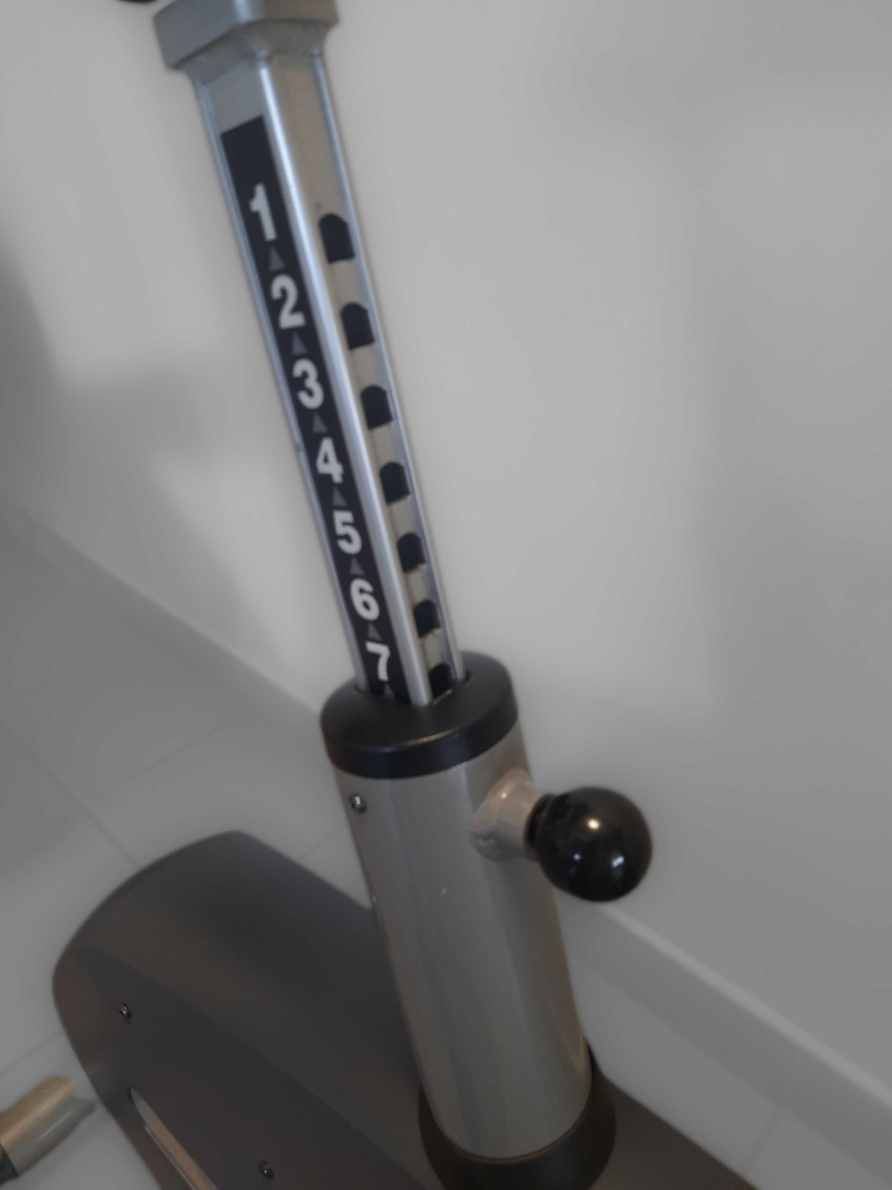 Rower treningowy stacjonarny Precor pionowy Experience 846i