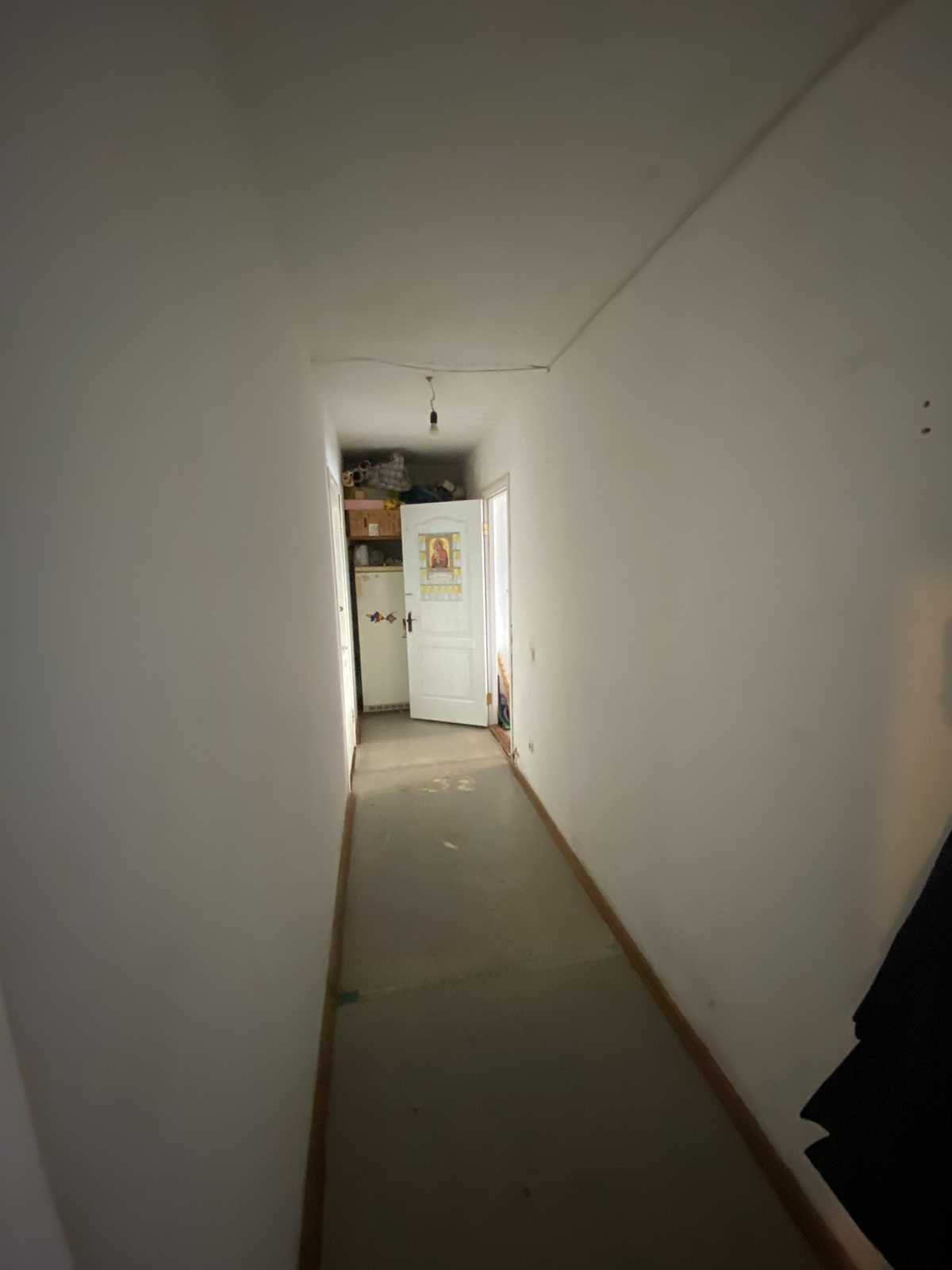 Продаж 3к квартири 80 кв. м на вул. Антонова Олега 27