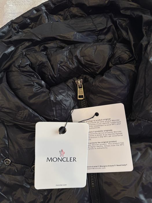 Casaco moncler maya com defeito