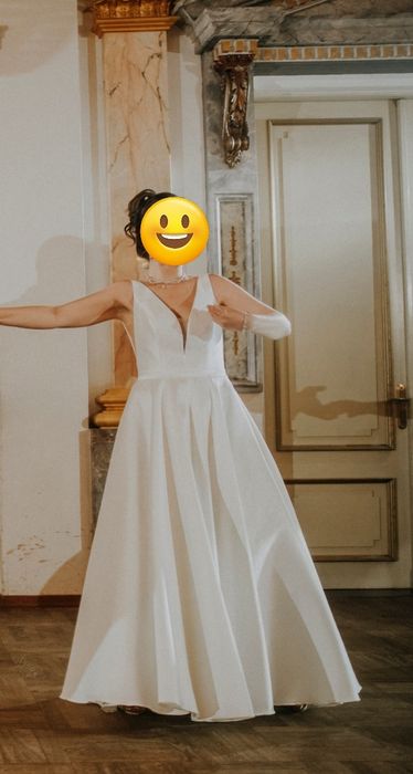 Klasyczna, gładka suknia ślubna