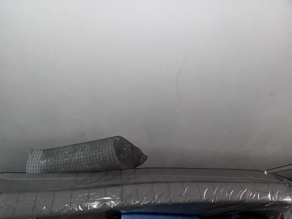 Sofa/Cama com colchao e almofadas