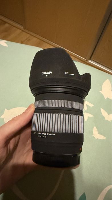 Sigma DC 17-70mm f/2.8-4.5 dla Sony – sprawny, z osłoną i dekielkami