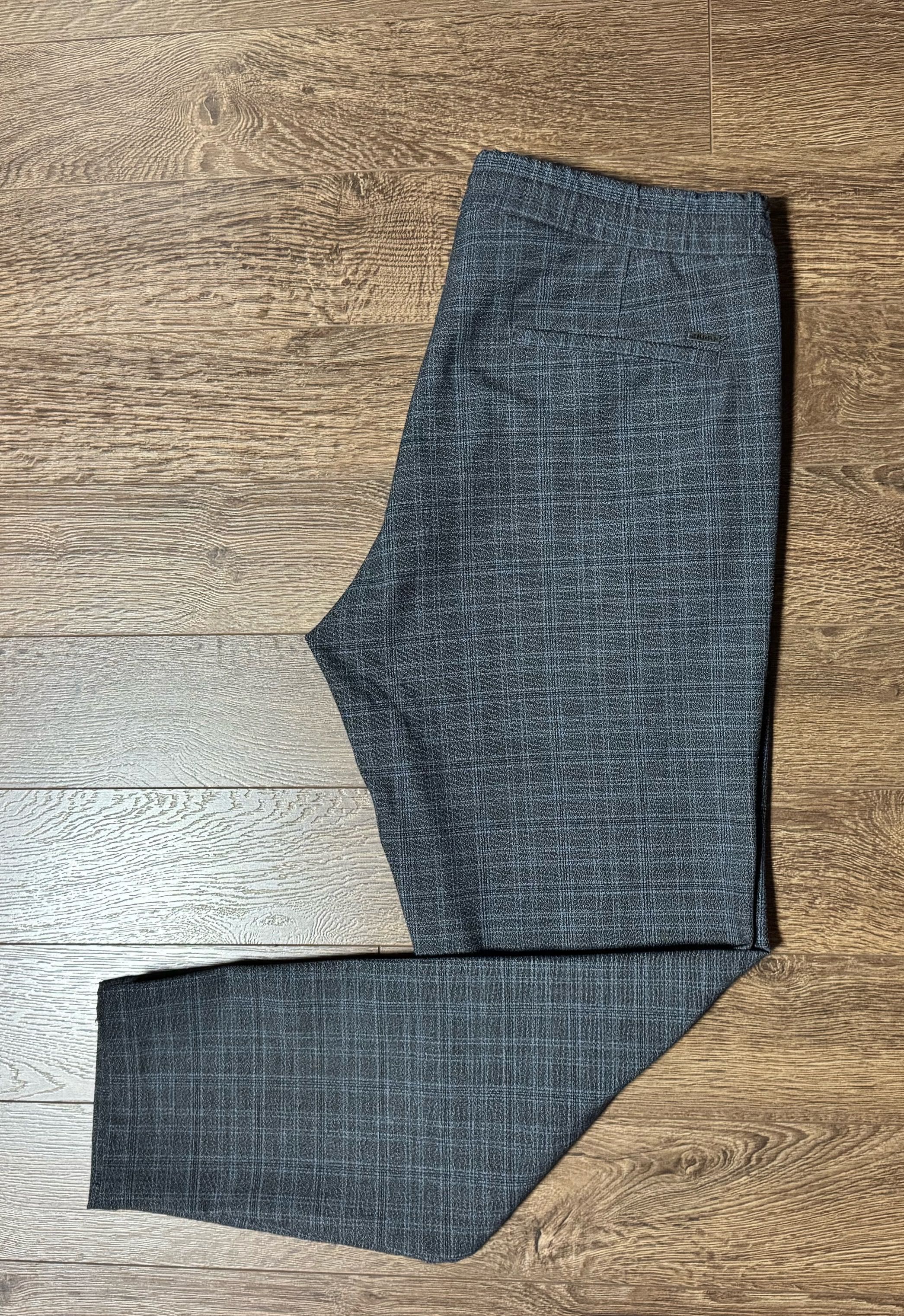 Джогеры Hugo Boss .