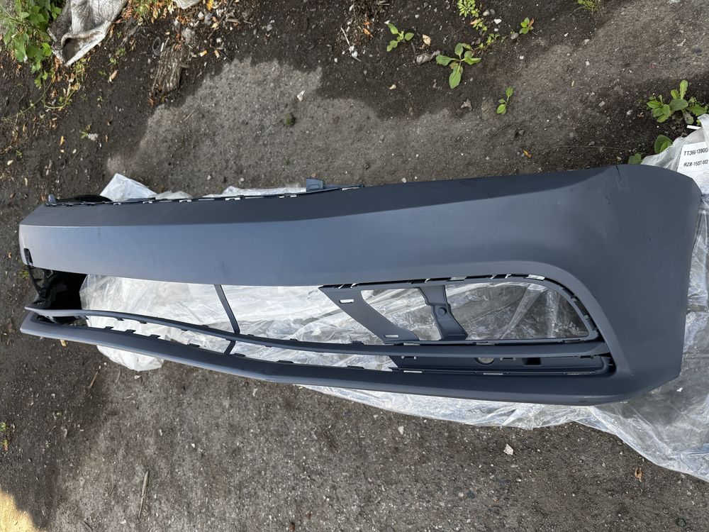 Передний бампер Volkswagen Jetta