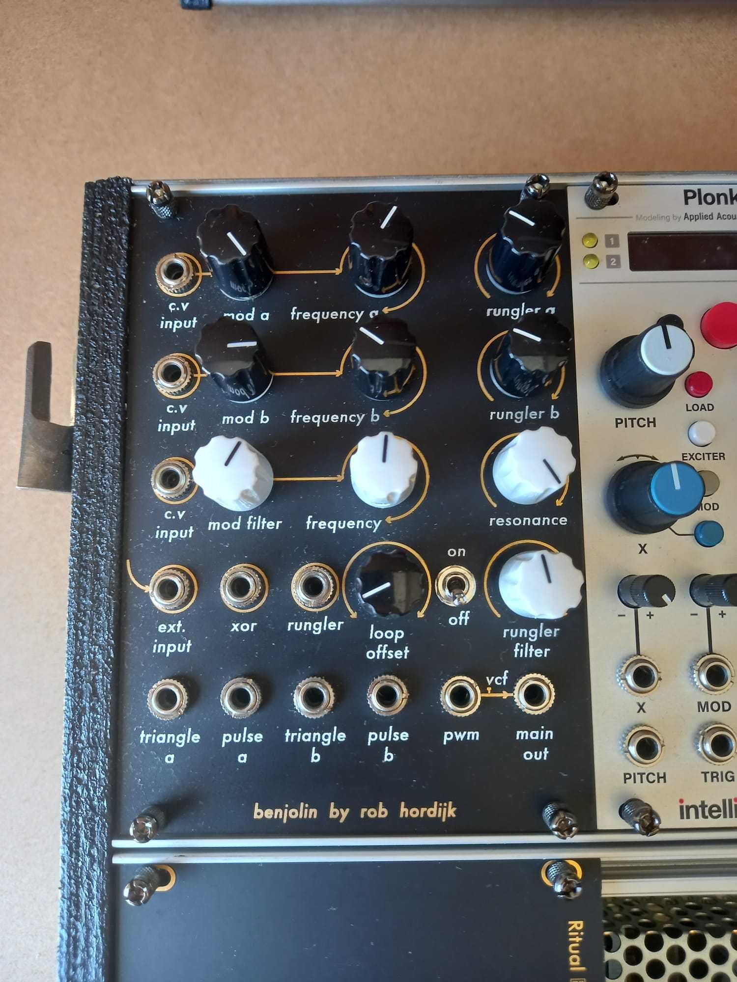 Módulos Eurorack synth + case