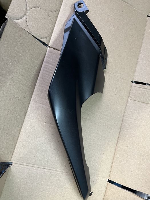 Honda CB125R Neo, owiewka tylna prawa