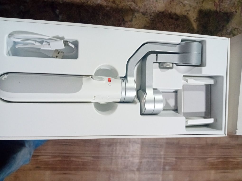 Estabilizador Gimbal para Telemóvel – Como Novo