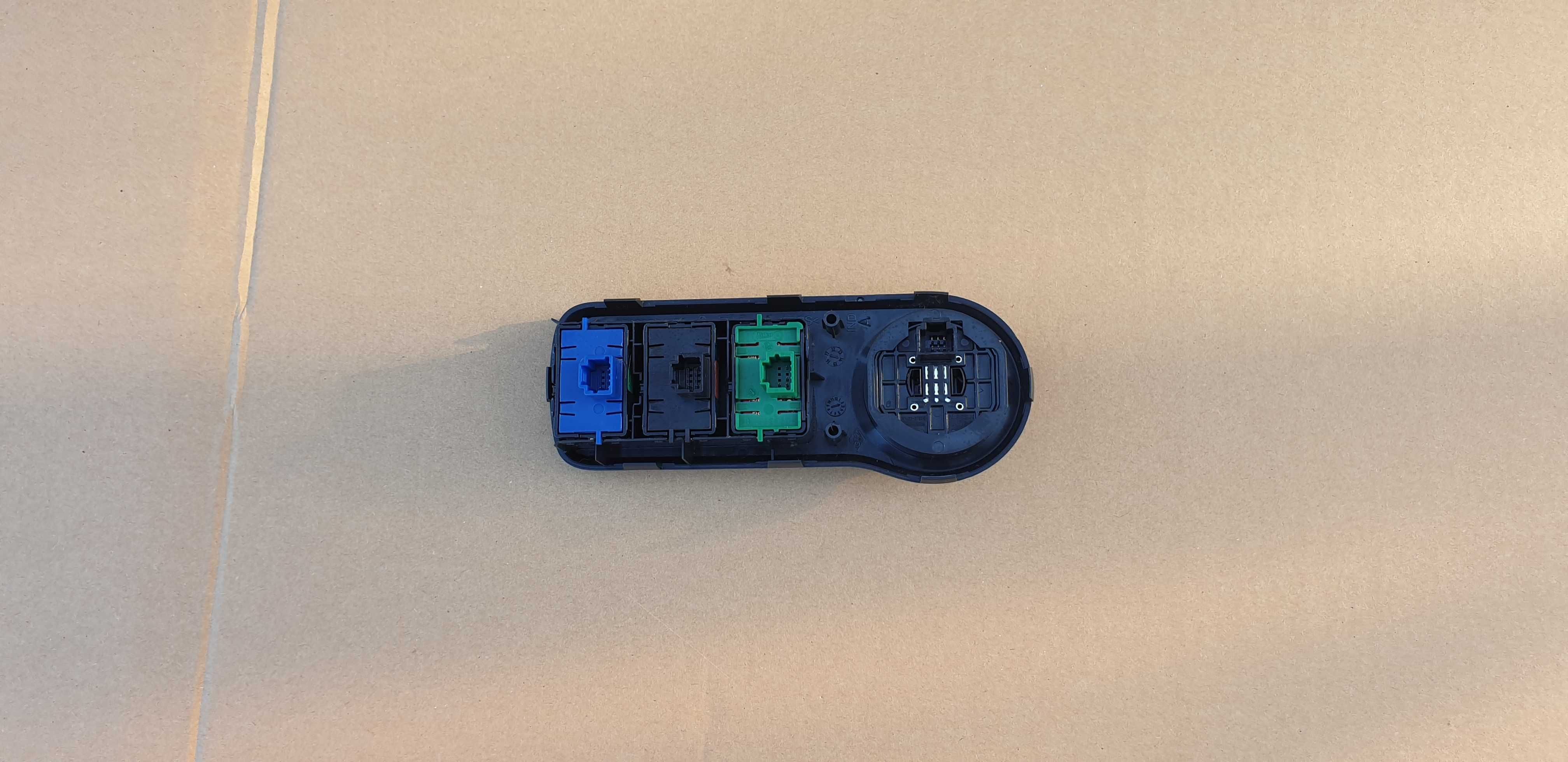 Dacia Duster I 1 lift panel przełącznik włącznik napędów 4x4