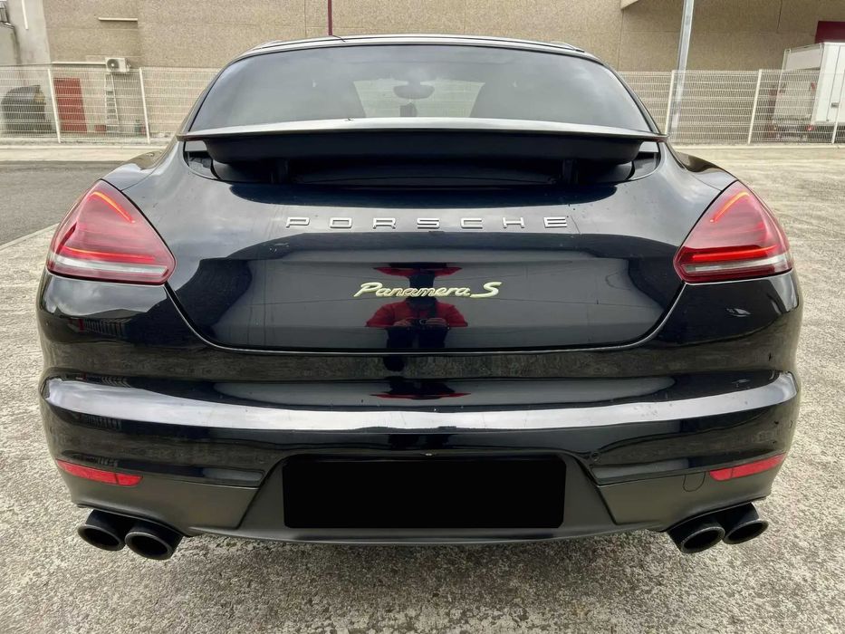 Porsche Panamera      2015