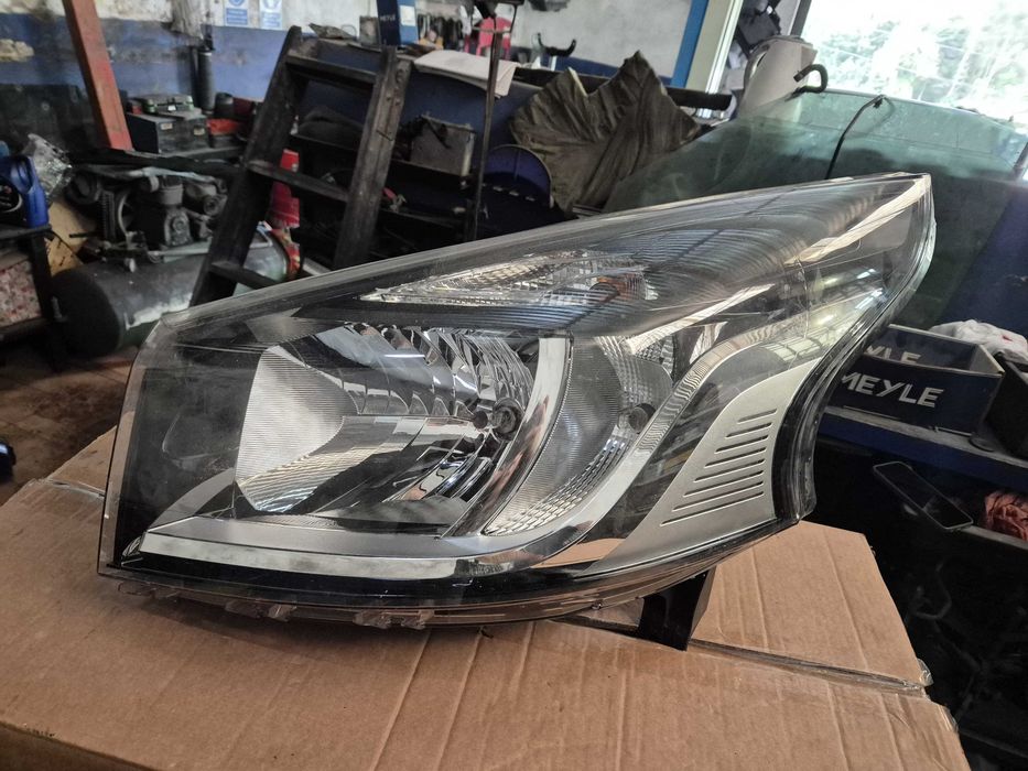 Otica esquerda renault Trafic