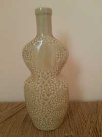 Декоративна керамічна пляшка.