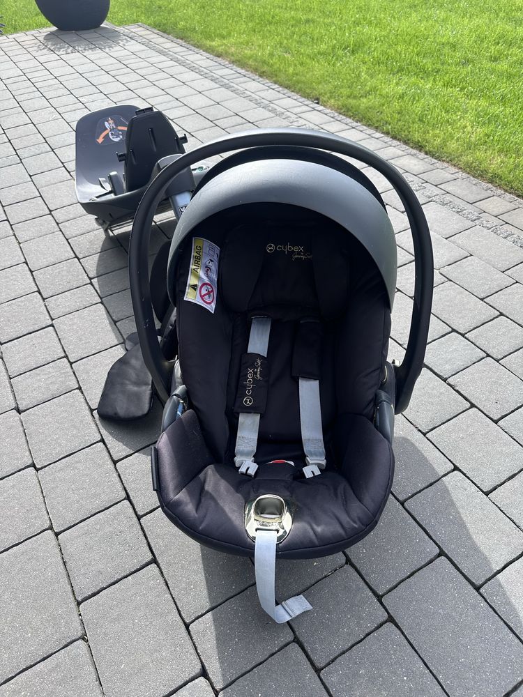 Fotelik z bazą Cybex Cloud T i-Size Jeremmy Scott