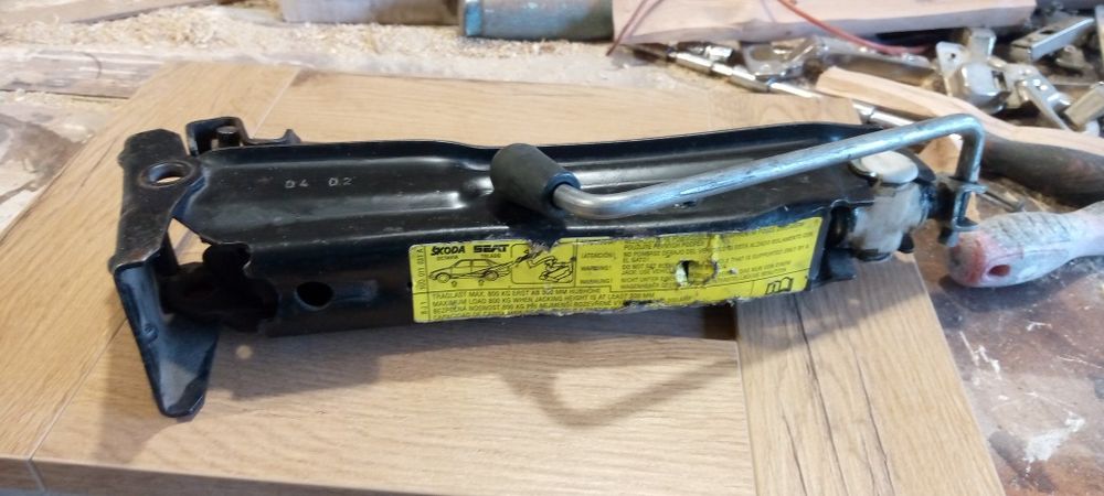 Оригінальний домкрат Skoda Octavia, Seat Toledo