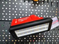 Поворотний магнітний ліхтар 700 lm LED з USB M12 Milwaukee 2367-20
