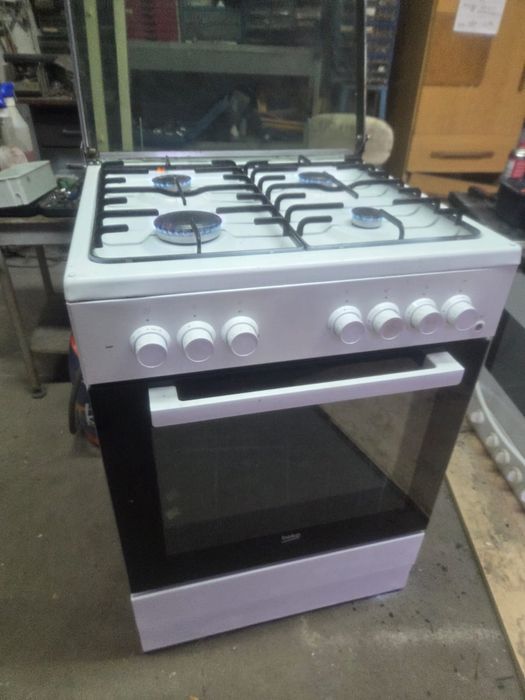 Fogão Beko com forno elétrico