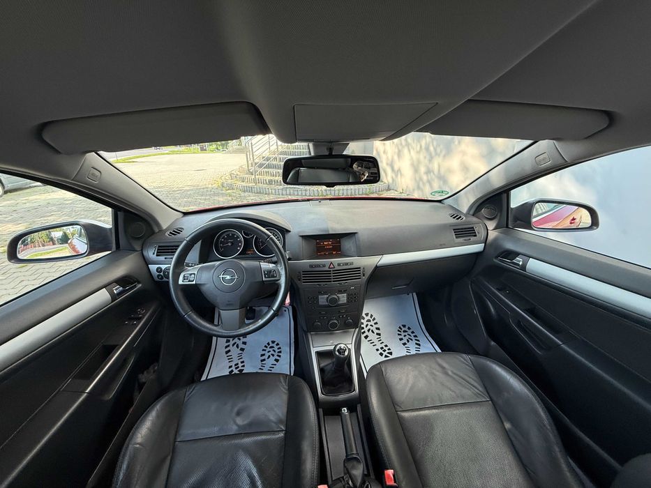 OPEL ASTRA GTC 1,6 16V JAK NOWY Klima Skóry Alu16+koła zimowe